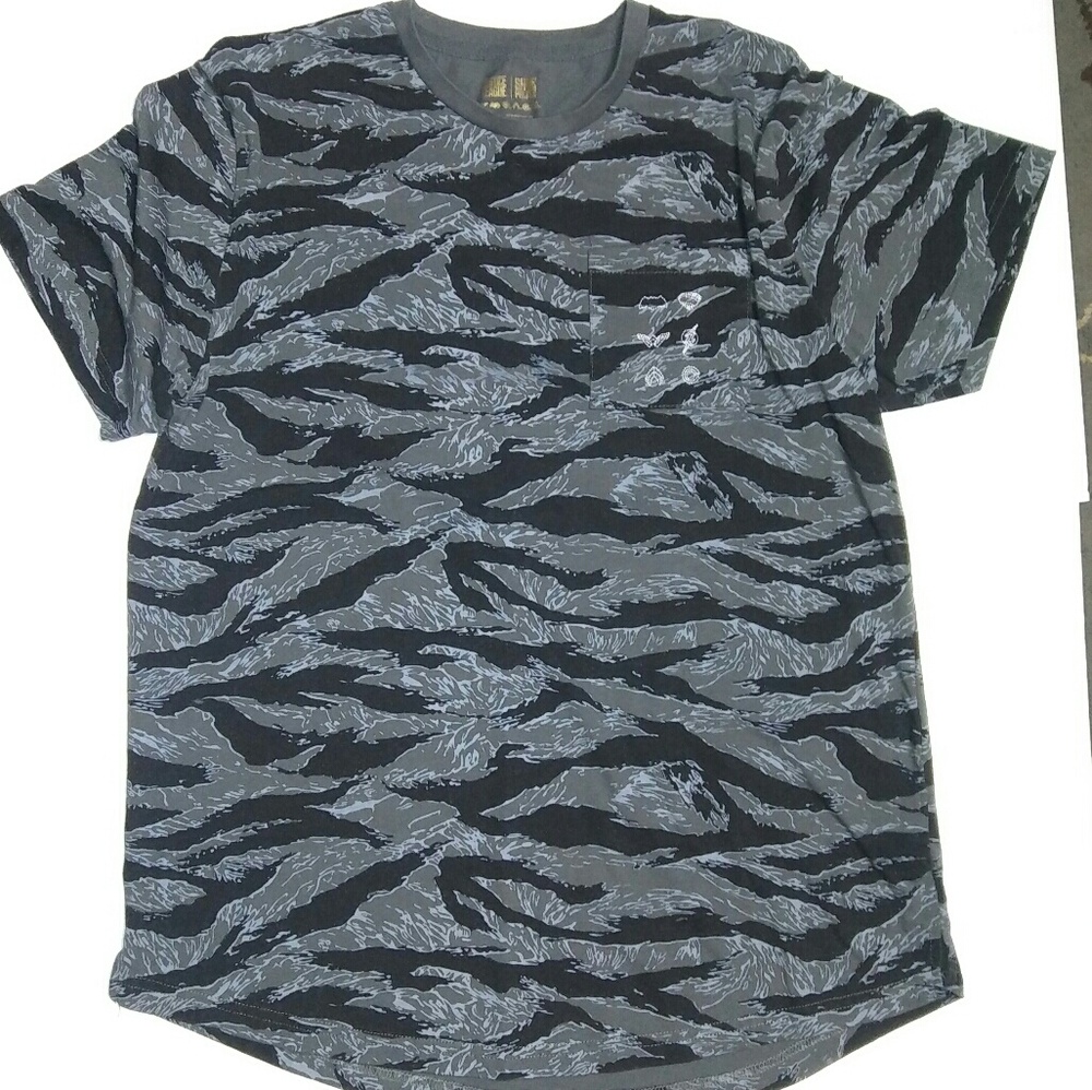 Shoe Palace x Justice Leag Pocket tee embroidered.